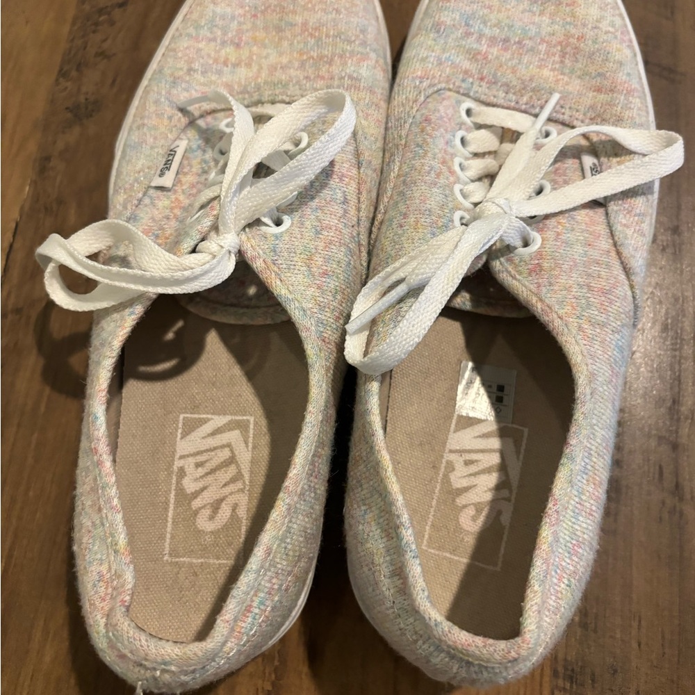 Super cute women’s Vans size 9 - never worn!